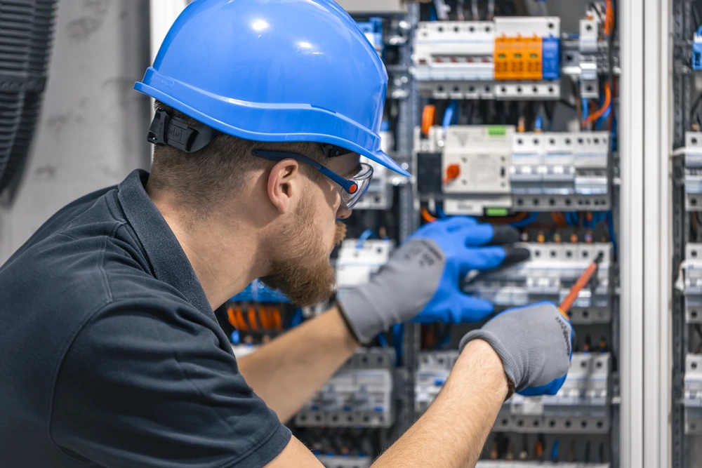 How a Commercial Electrician in Melbourne Prevents Costly Downtime