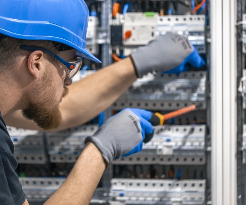 Commercial electrician