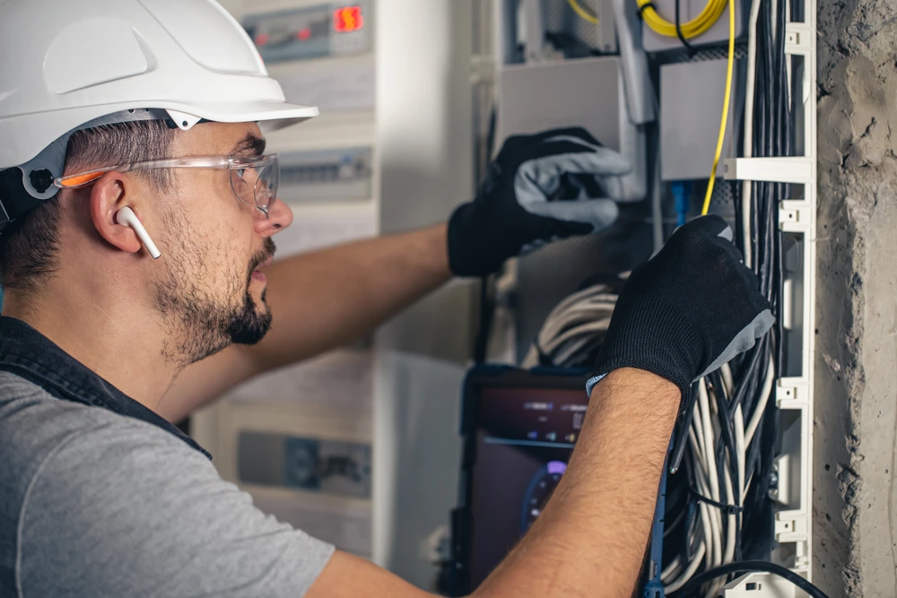 DIY Electrical Repairs vs Hiring a Residential Electrician in Lalor